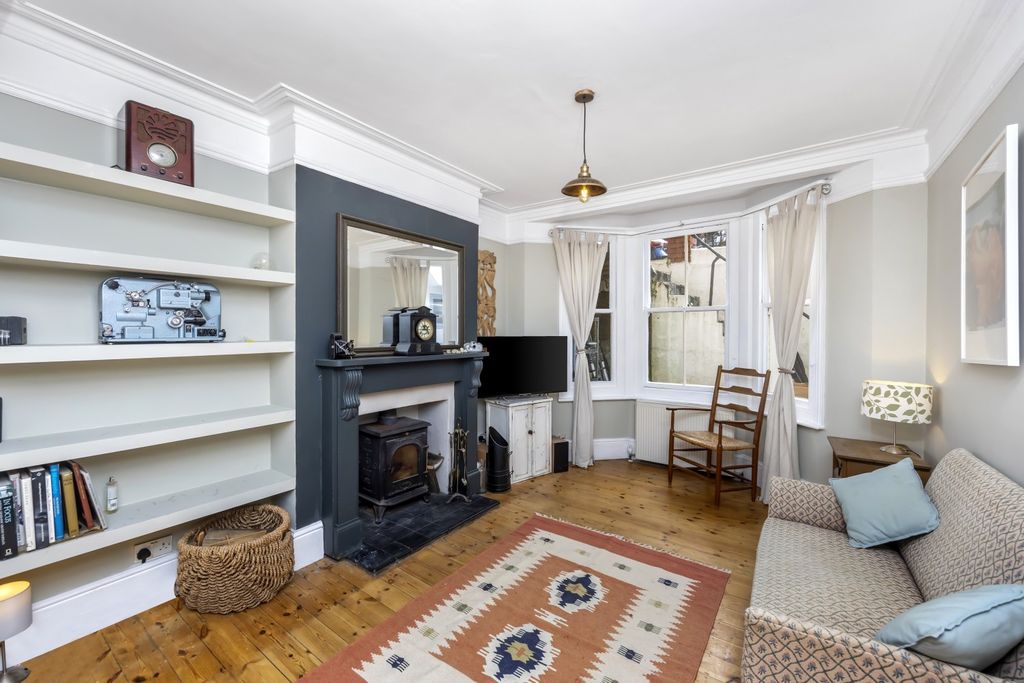 Property photo 2 of 18