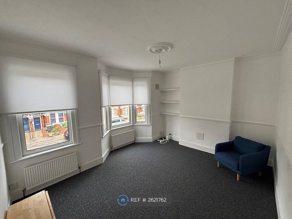 Property photo 3 of 14 Lounge