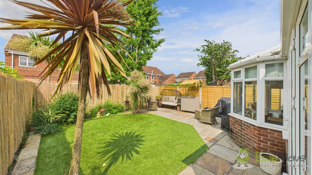 Property photo 3 of 17 Cam02351G0-Pr0070-Still025