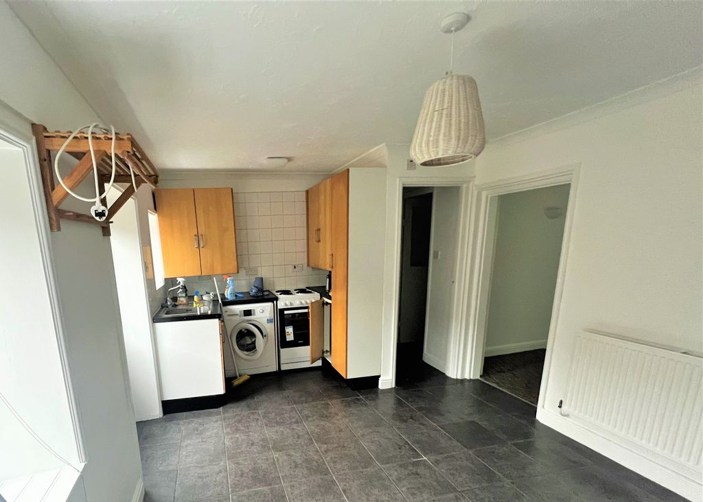 Property photo 2 of 12 Kitchen