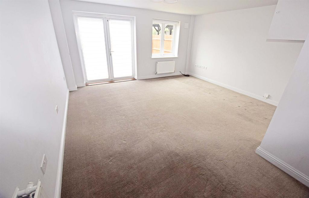Property photo 2 of 14 Lounge