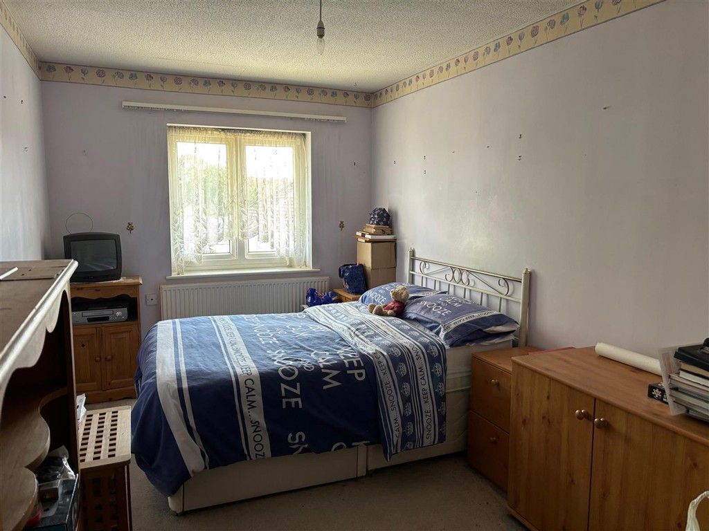 Property photo 2 of 5 Bedroom