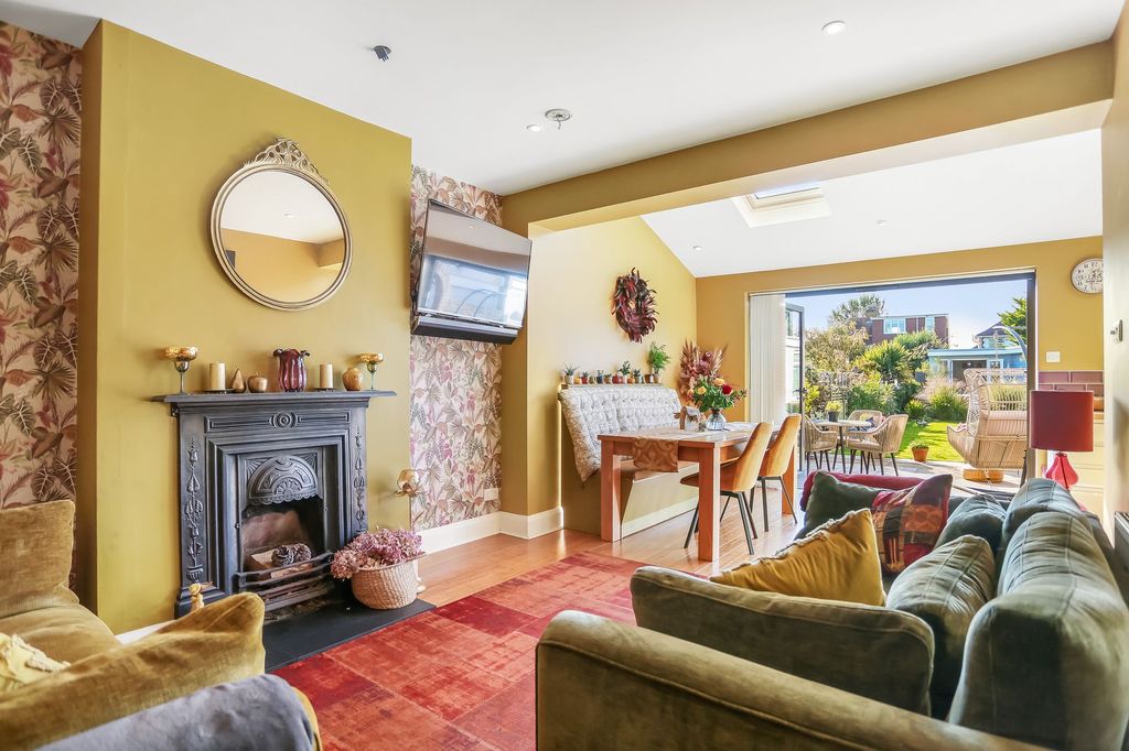 Property photo 2 of 16