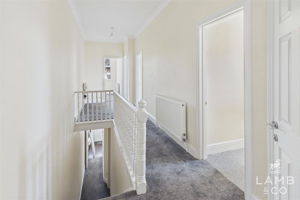 Property photo 2 of 14 Hallway