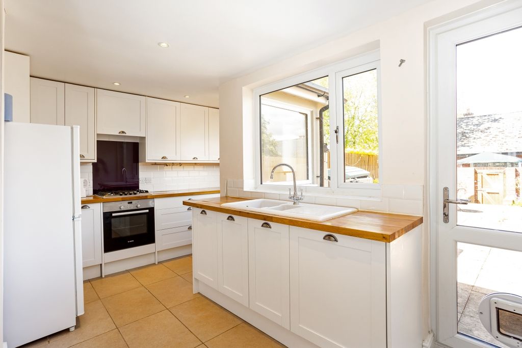 Property photo 2 of 24 7 Courtenay Stree...