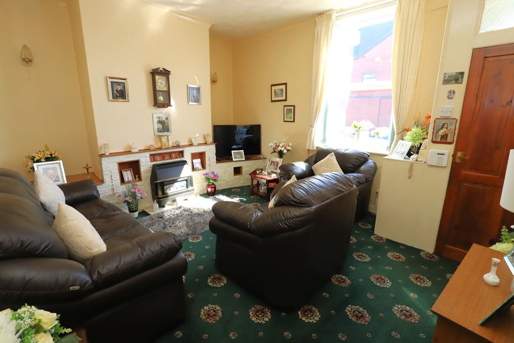 Property photo 2 of 23