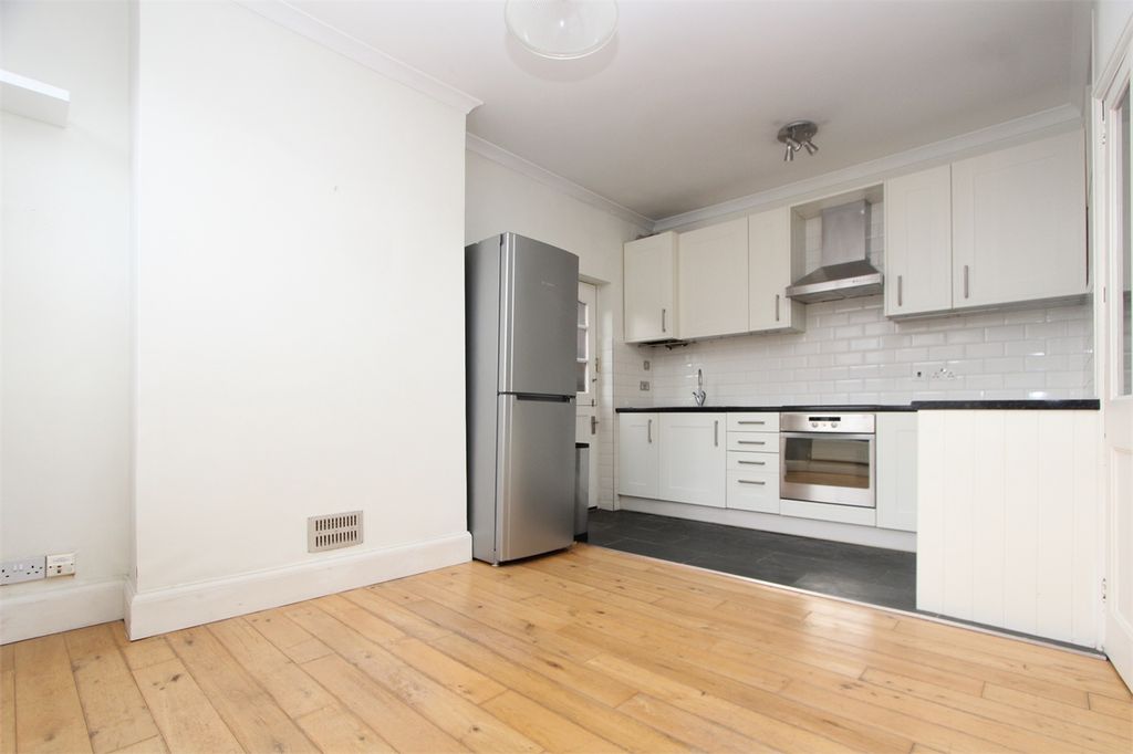 Property photo 3 of 8 Photo 03