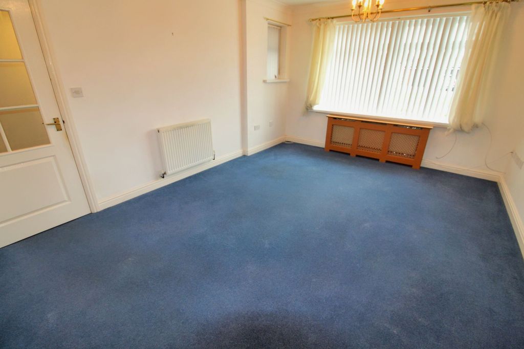 Property photo 2 of 16 Lounge