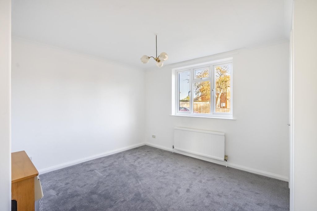 Property photo 3 of 17 Bedroom