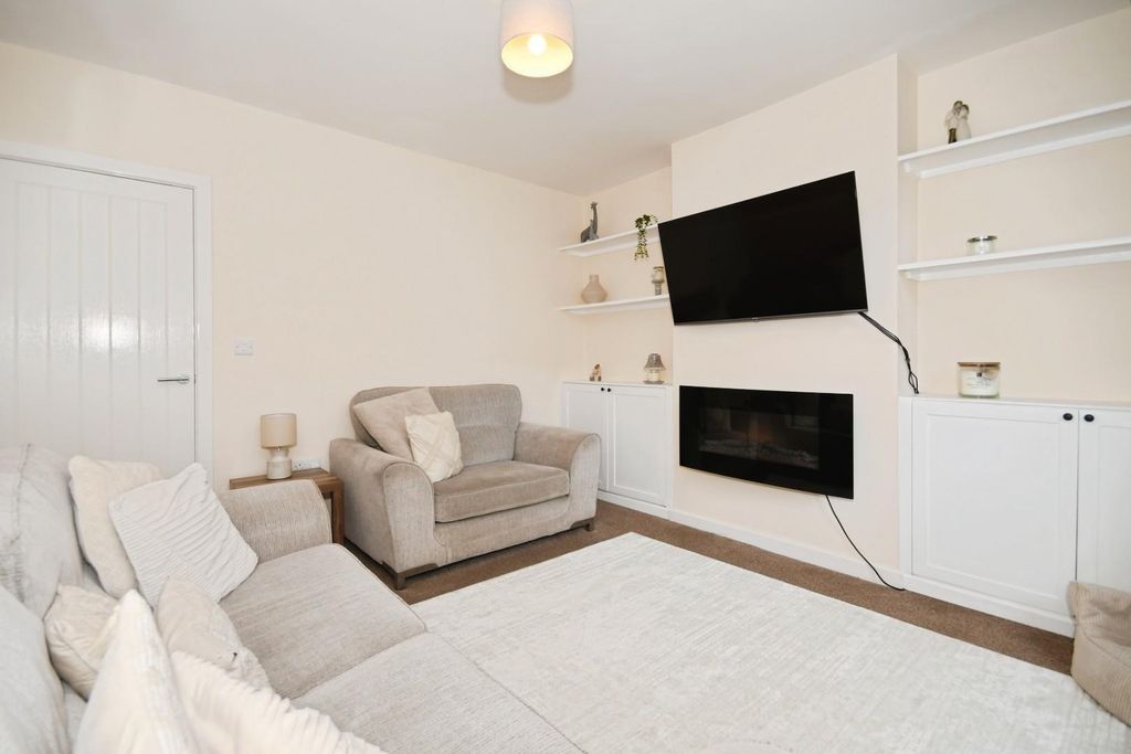 Property photo 3 of 17 Lounge 02.Jpg