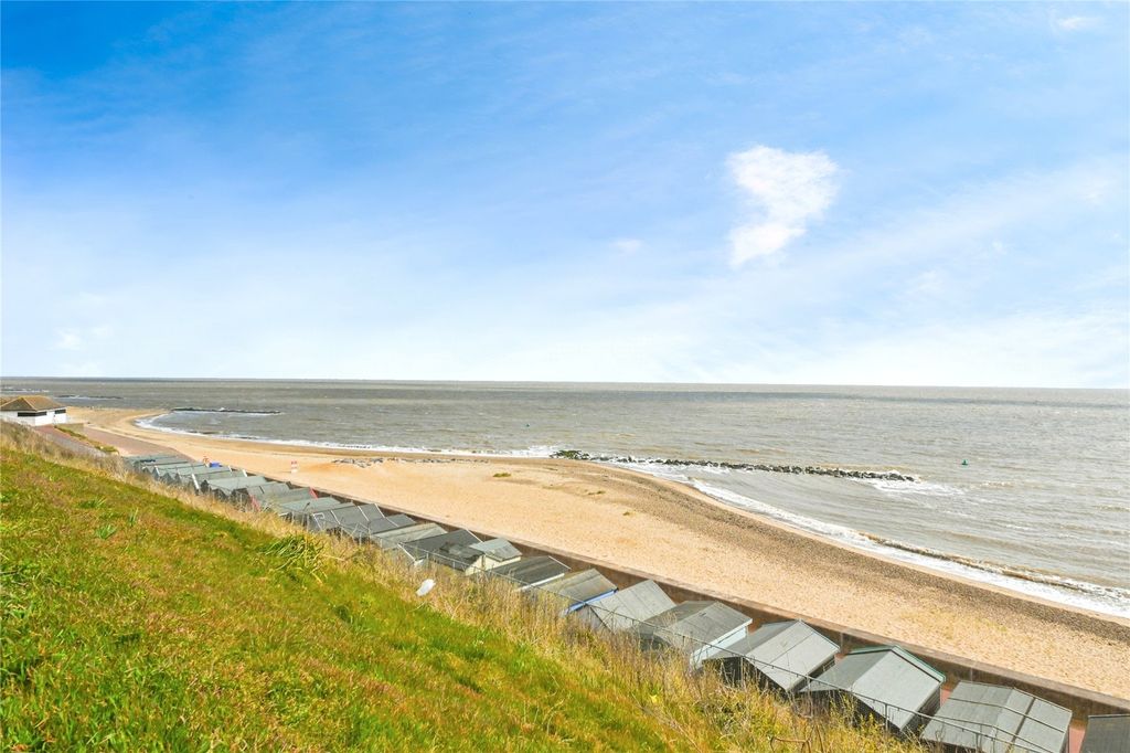 Property photo 2 of 15 Seafront