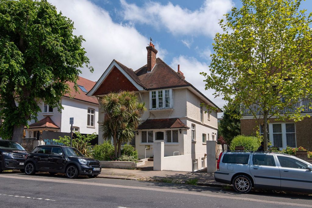 Property photo 1 of 12