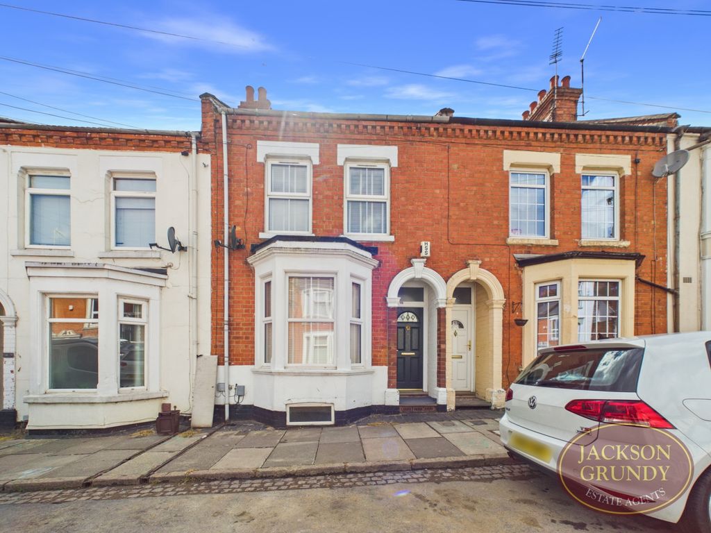 Property photo 1 of 15 Whitworth Road