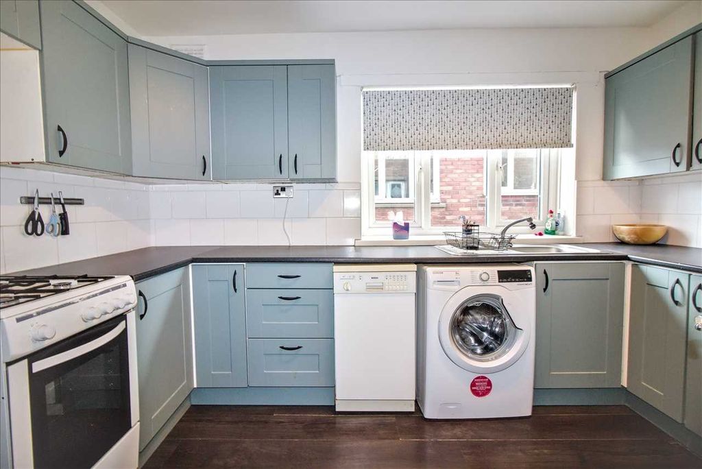 Property photo 3 of 7 Kitchen
