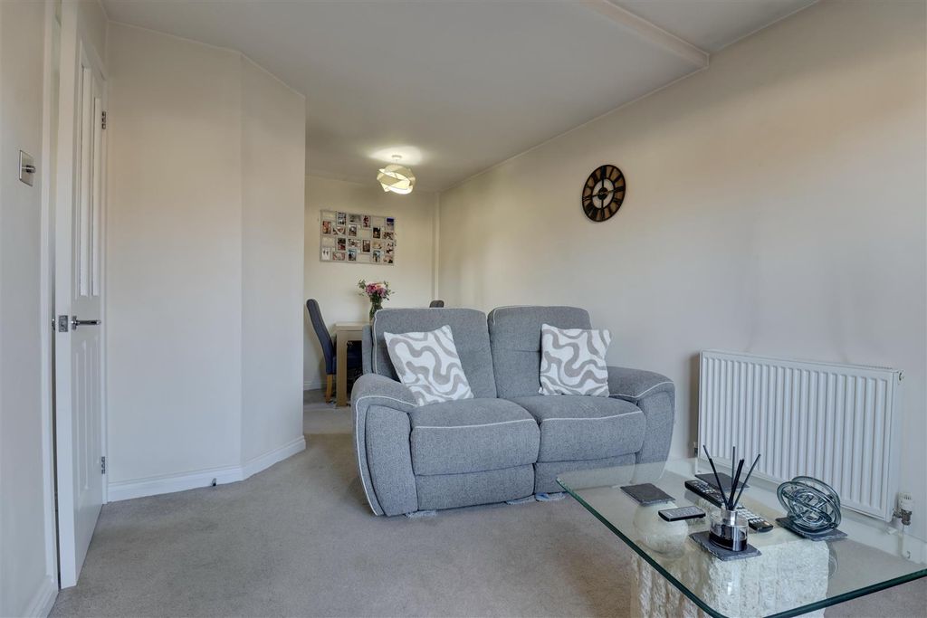 Property photo 1 of 12 C0663660-0190-445A-Bf44-B689B7D6E1D9_1_201_A.Jpeg