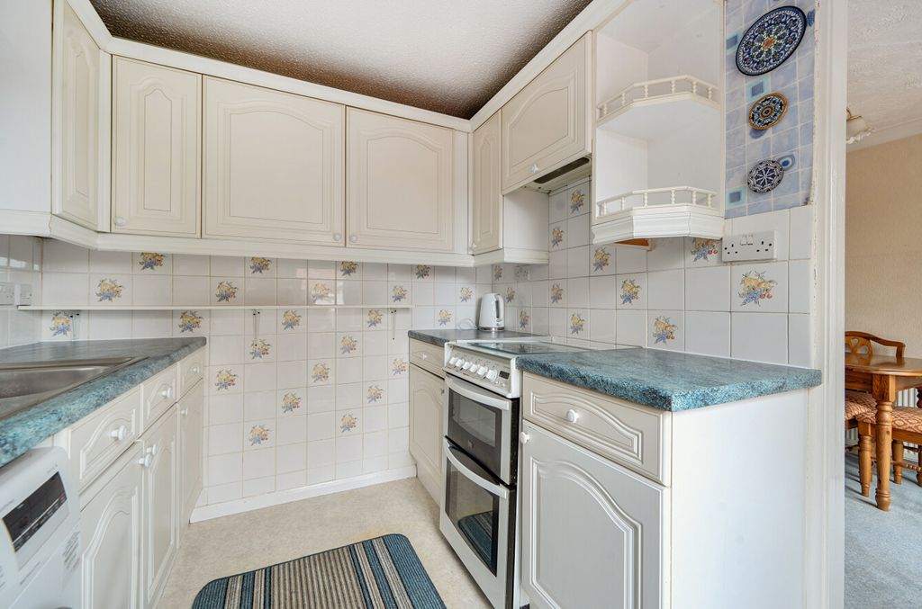 Property photo 2 of 11 1424854-12-69B2A1...