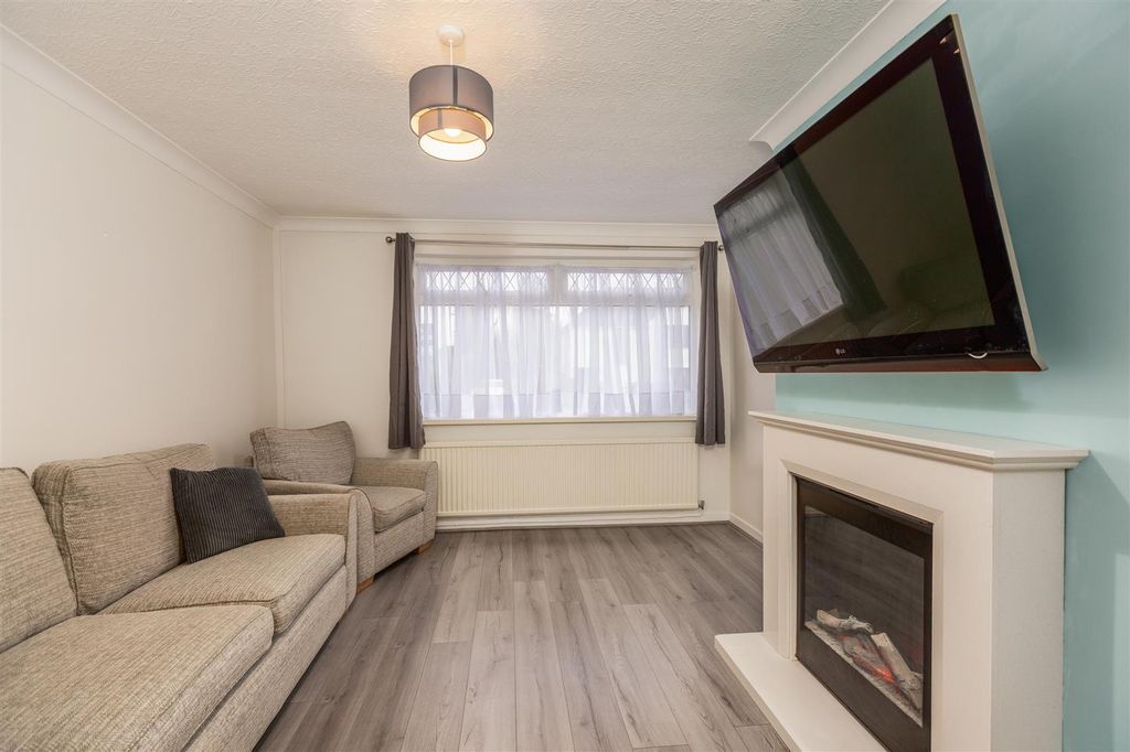 Property photo 3 of 21