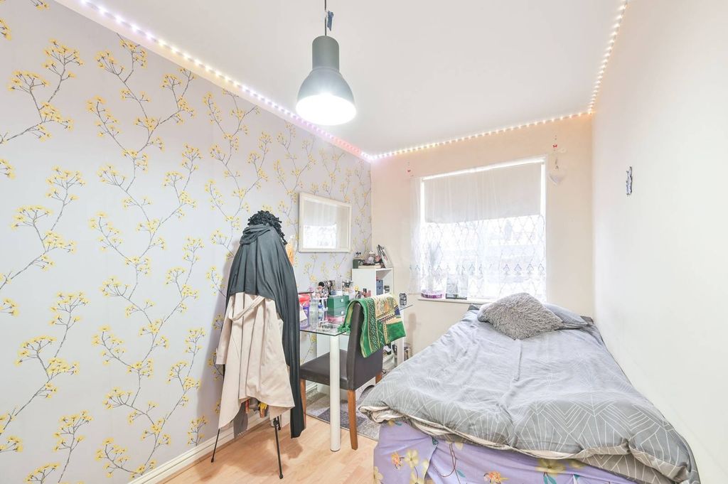 Property photo 3 of 6