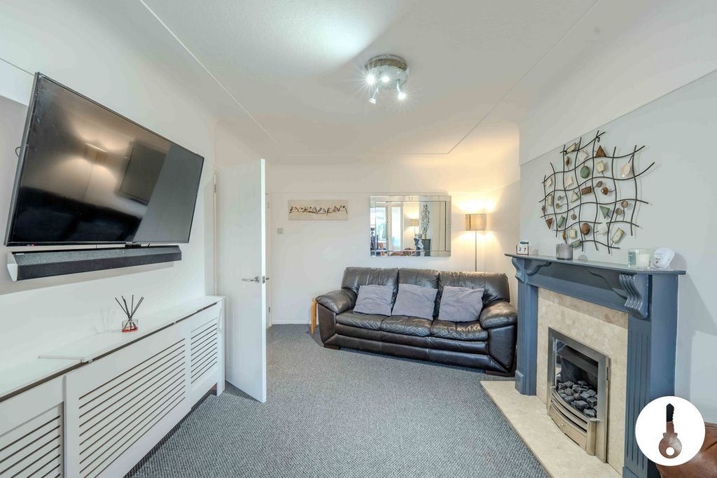 Property photo 2 of 31