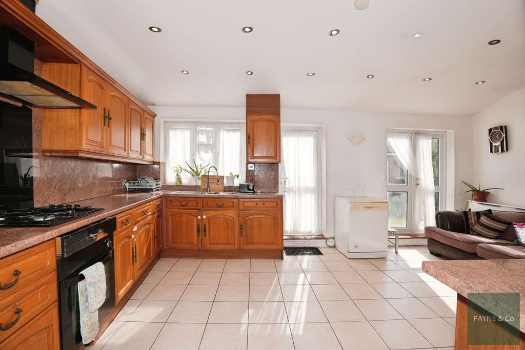 Property photo 3 of 24