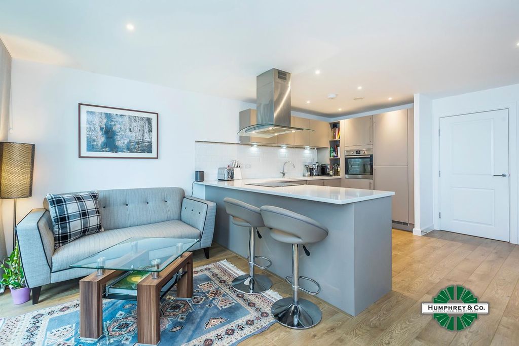 Property photo 2 of 14 Two Bedroom Flat In All Popular Hale Village