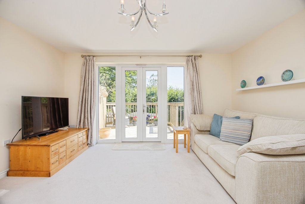 Property photo 3 of 27 Pbox-Img.Jpg