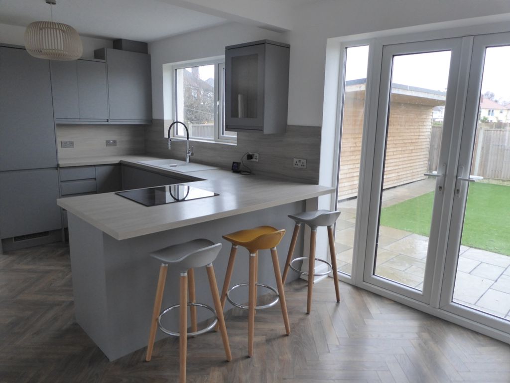 Property photo 3 of 12 Kitchen 1