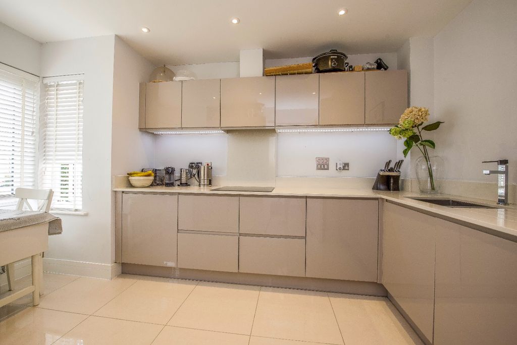 Property photo 2 of 11 4229382