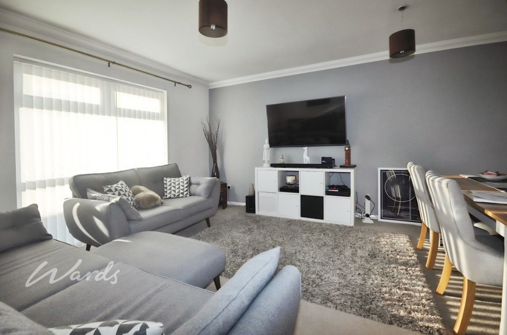 Property photo 2 of 7 Lounge.