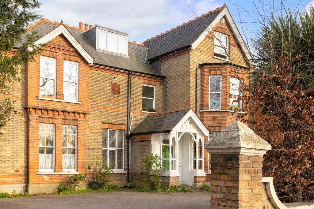 Property photo 3 of 19 External