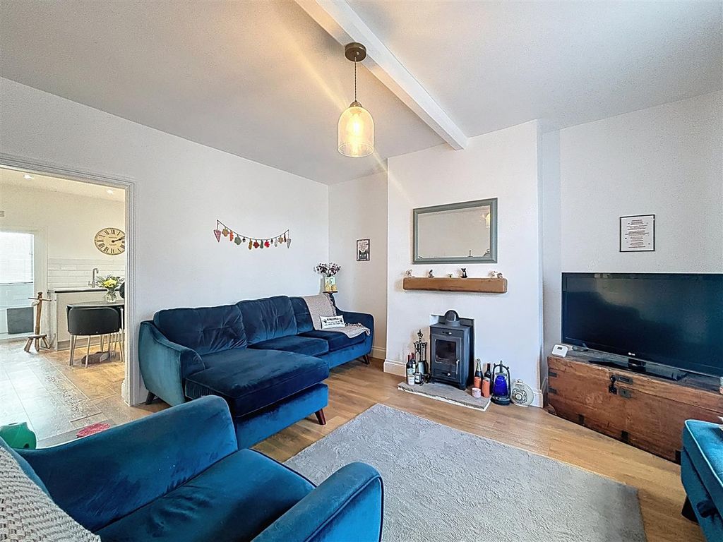 Property photo 2 of 14 Lounge