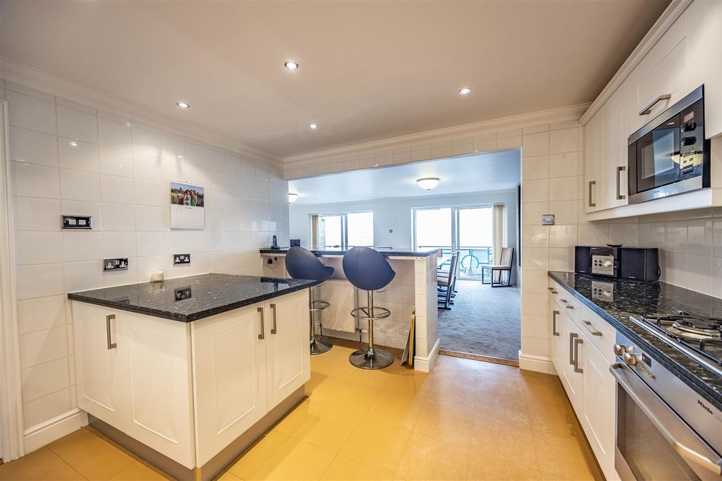 Property photo 3 of 32 Kitchen