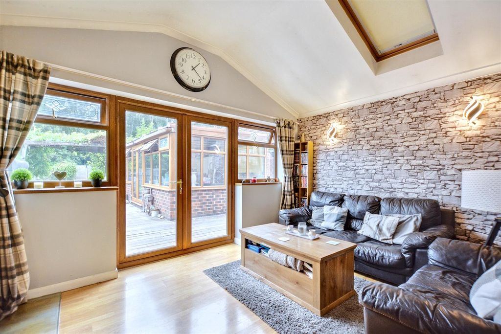 Property photo 2 of 29 Conservatory_1.Jpeg