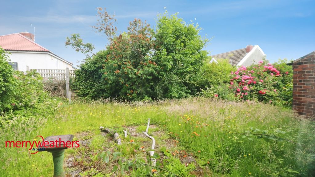 Property photo 3 of 10 External