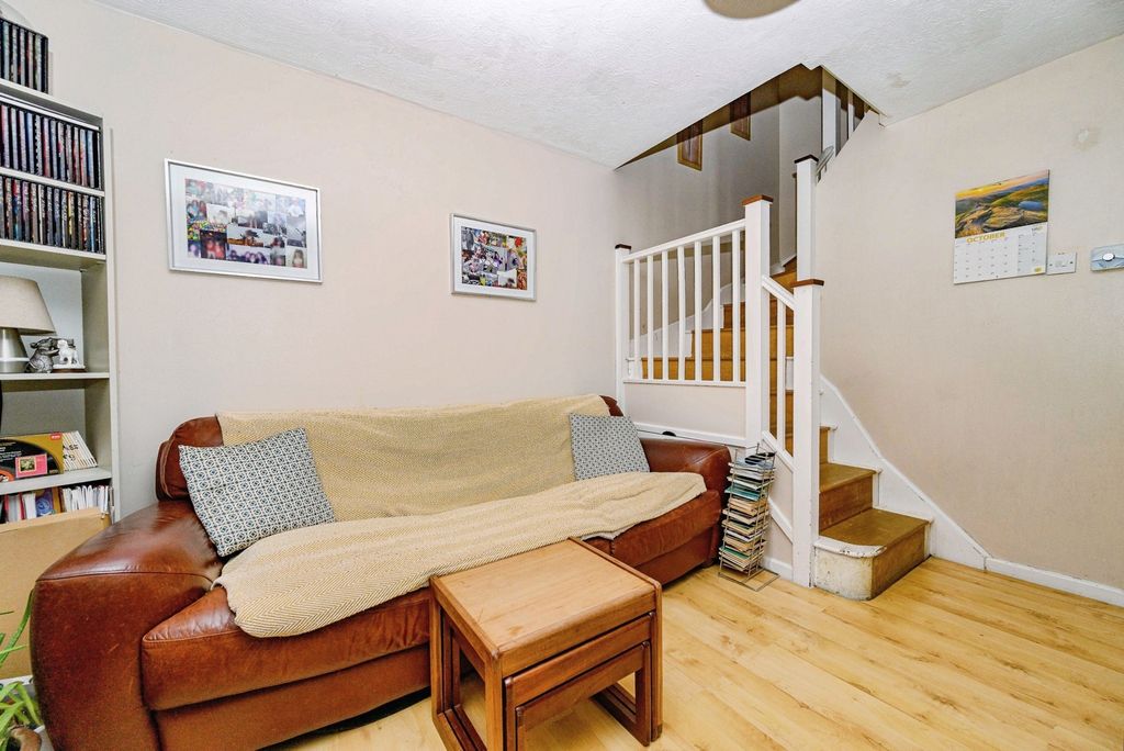 Property photo 2 of 8 Pbox-Img.Jpg