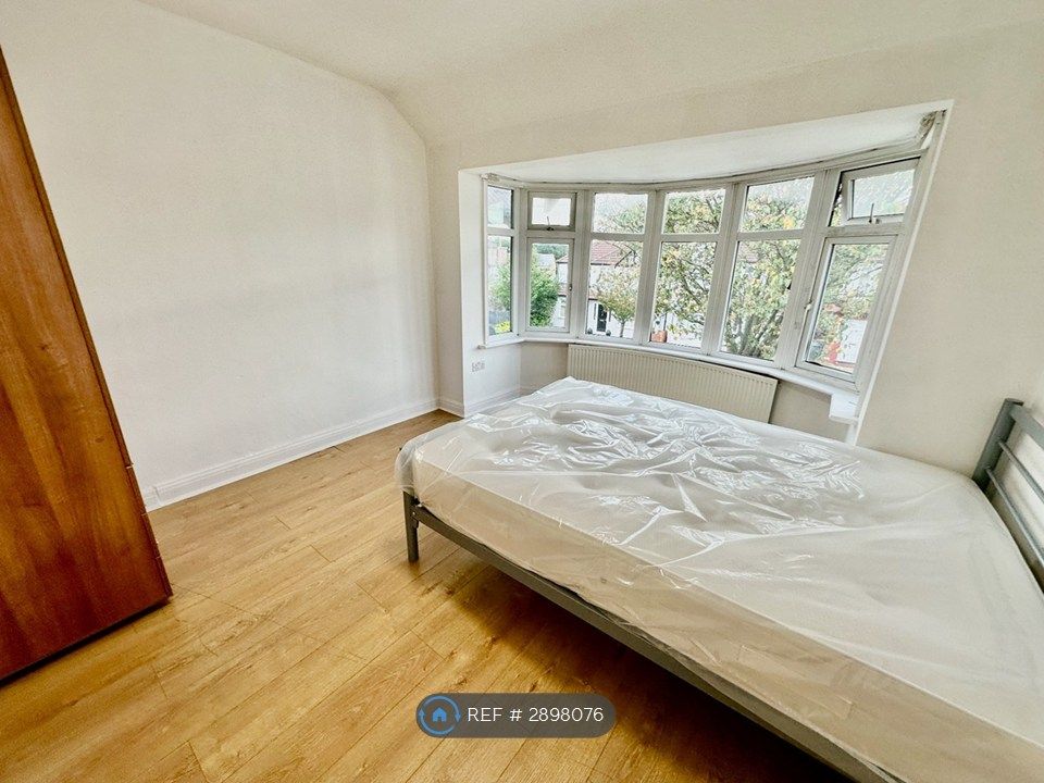 Property photo 3 of 9 Bedroom 3