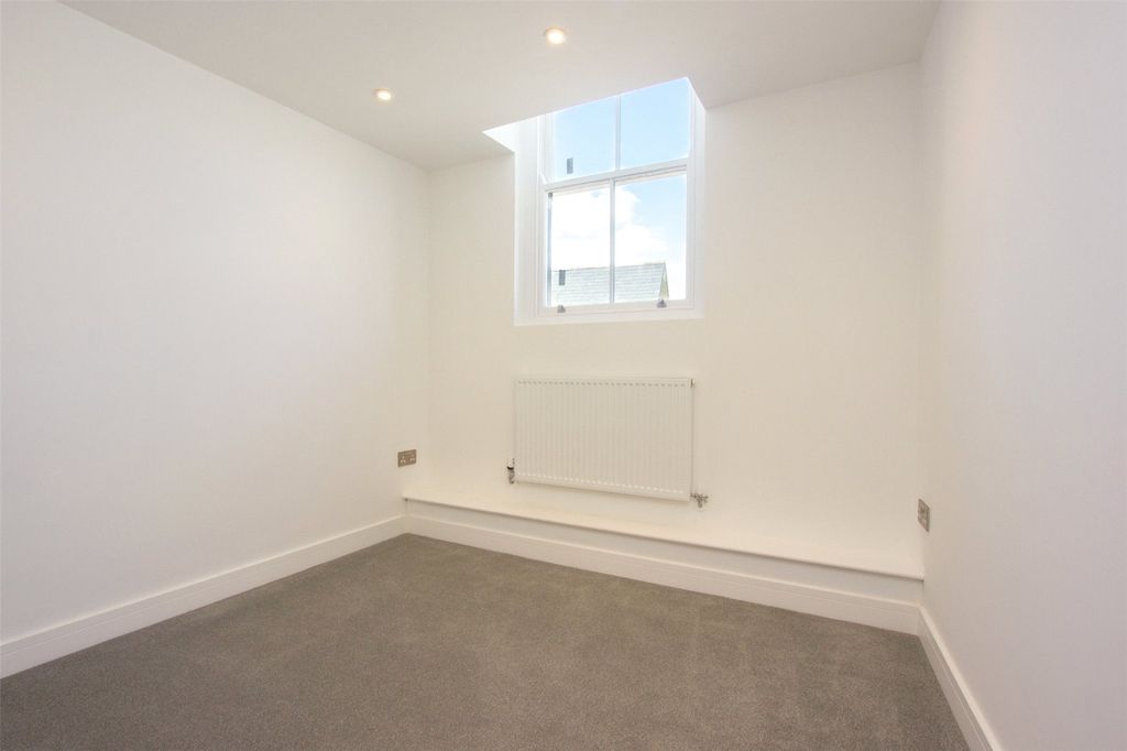 Property photo 3 of 10 Bedroom