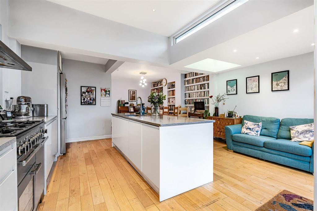 Property photo 3 of 20