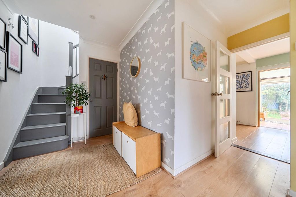 Property photo 2 of 14 1513544-15-6A9858c914c25.Jpg
