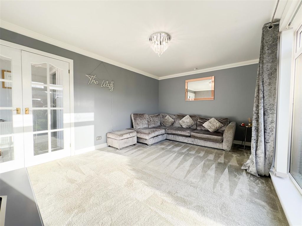 Property photo 3 of 29 Lounge