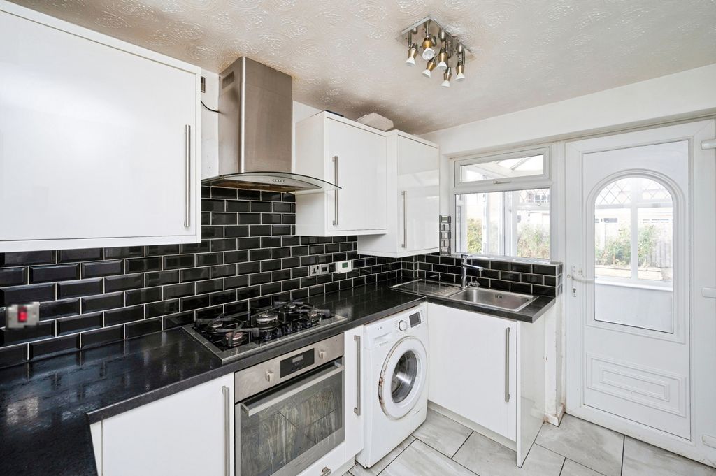 Property photo 2 of 17 Pbox-Img.Jpg
