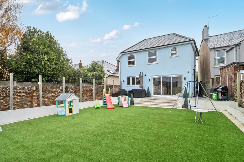 Property photo 1 of 17