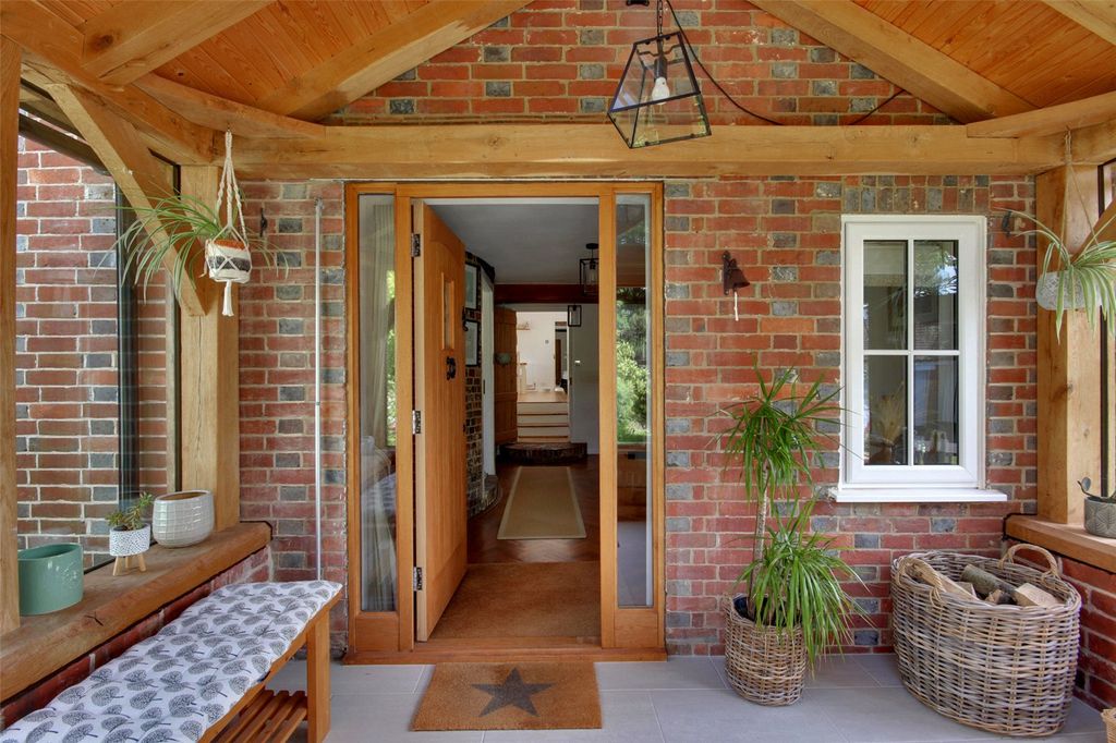 Property photo 3 of 28 Entrance