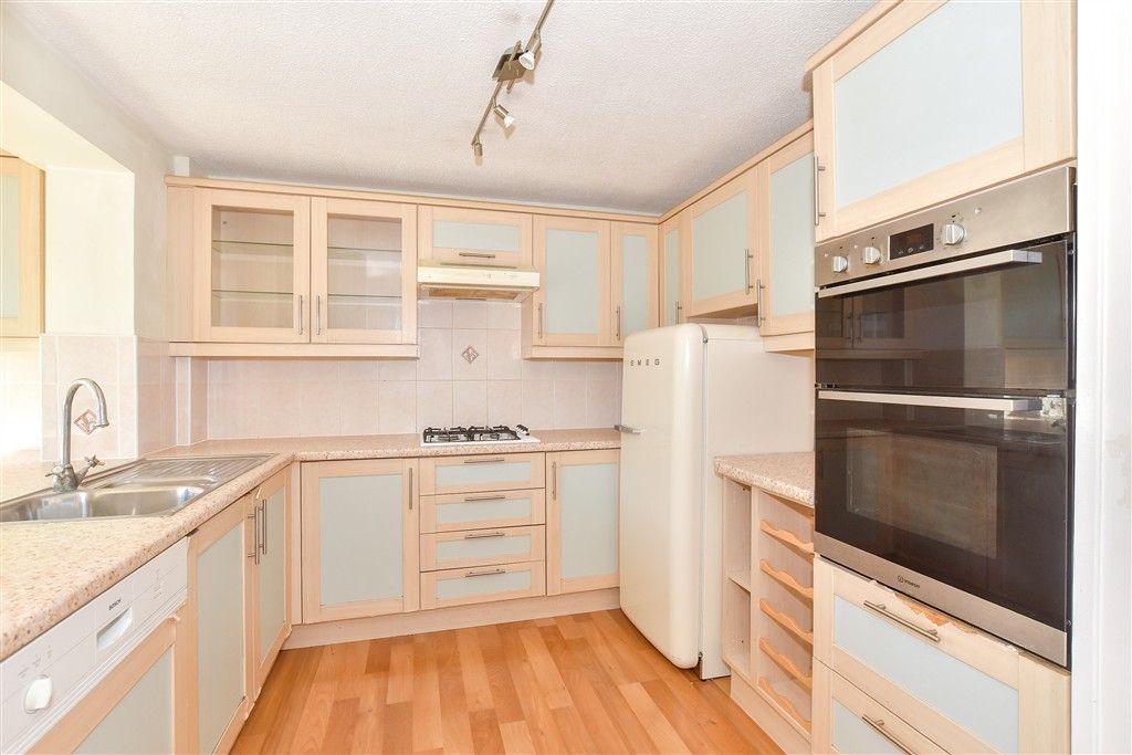Property photo 3 of 13 Kitchen