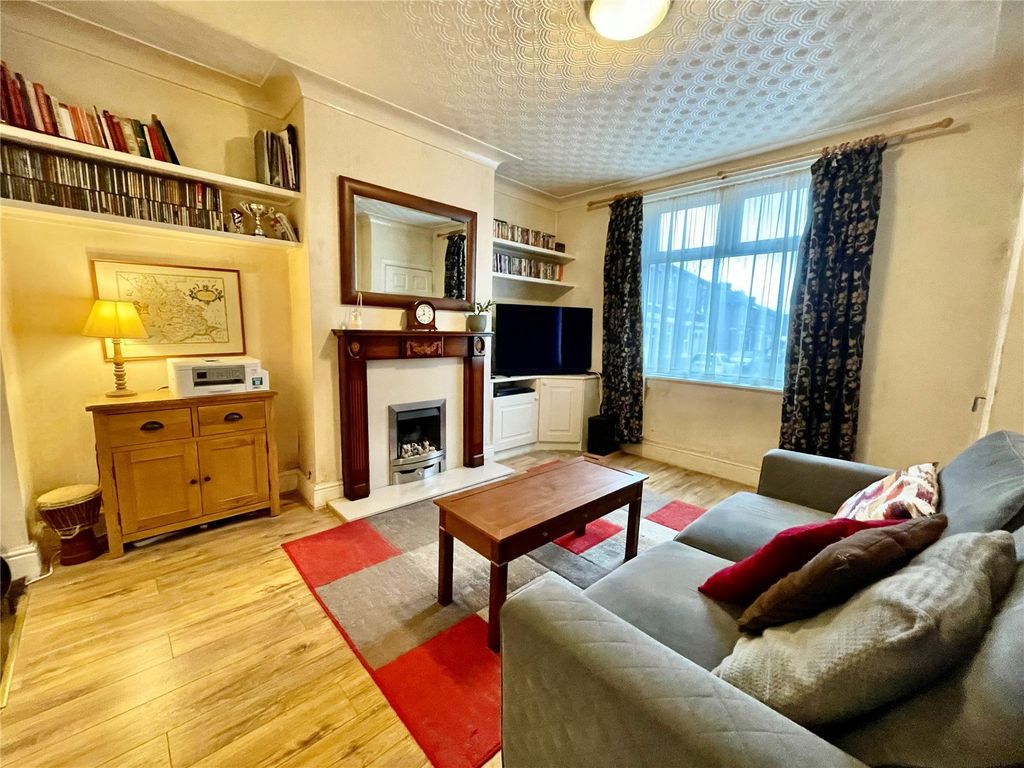 Property photo 2 of 12 Lounge