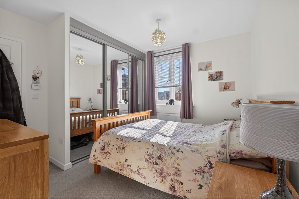 Property photo 3 of 25 Bed 1 (3)-2