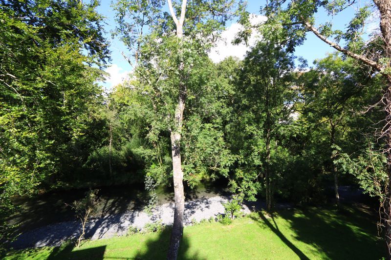 Property photo 3 of 12 Photo 11