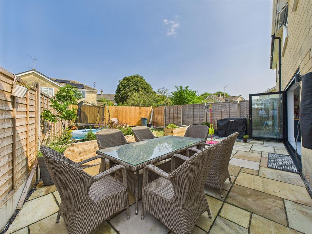 Property photo 3 of 10 Garrden