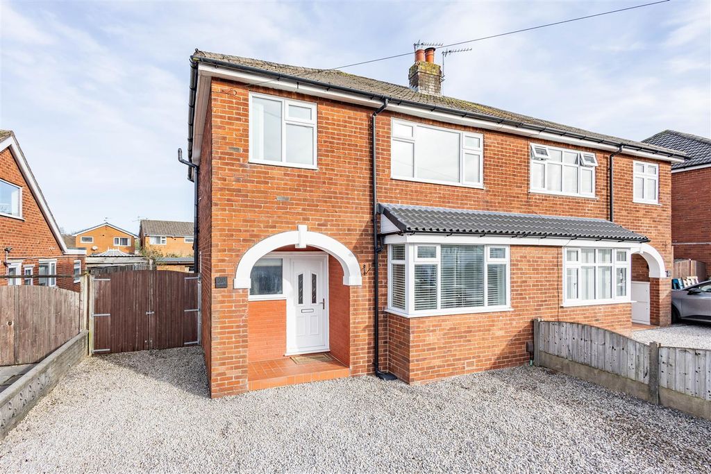 Property photo 1 of 17 Front External