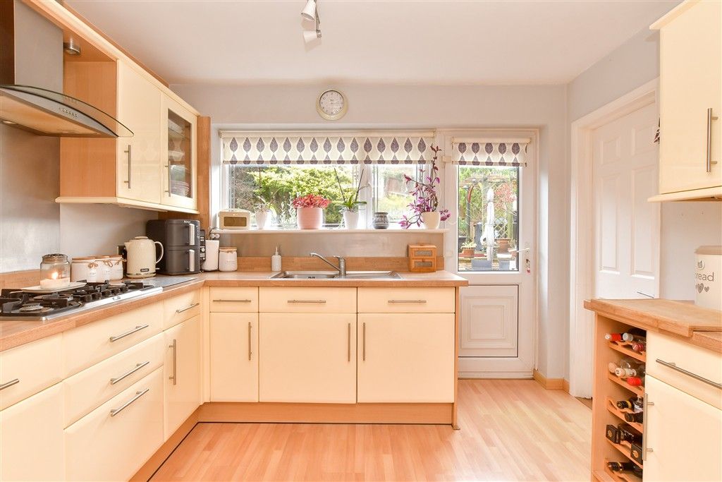 Property photo 2 of 12 Kitchen